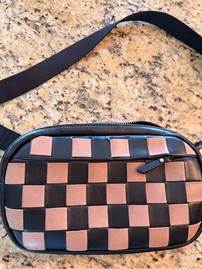 Andar The Devin Crossbody Bag